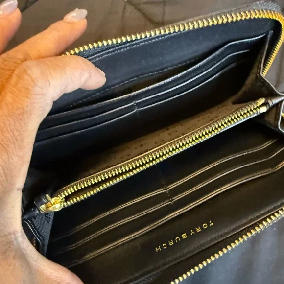 Tory Burch Black Quilted Leather Zip Wallet - Picture 10 of 13